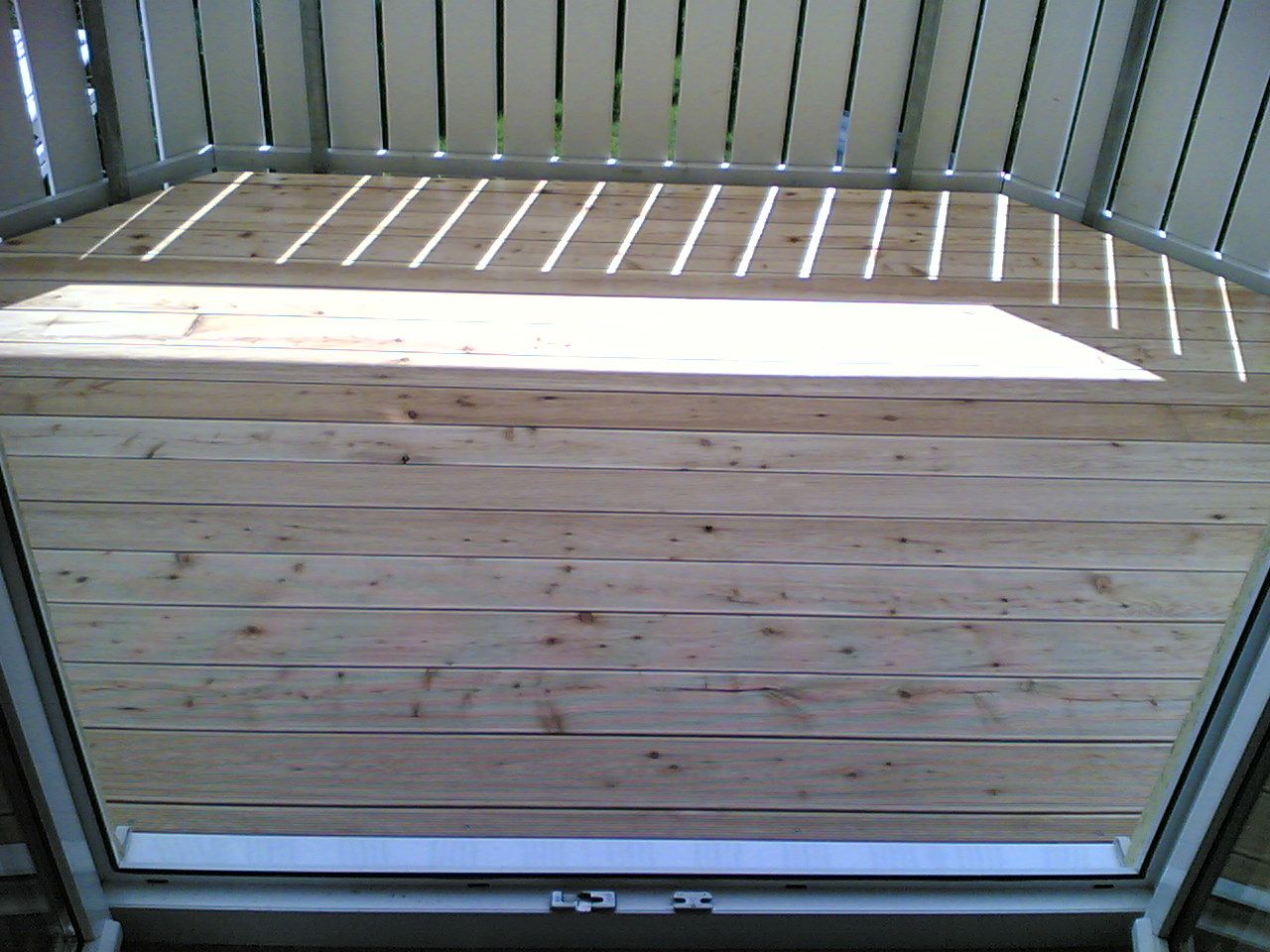 neuer Balkonboden aus Holz