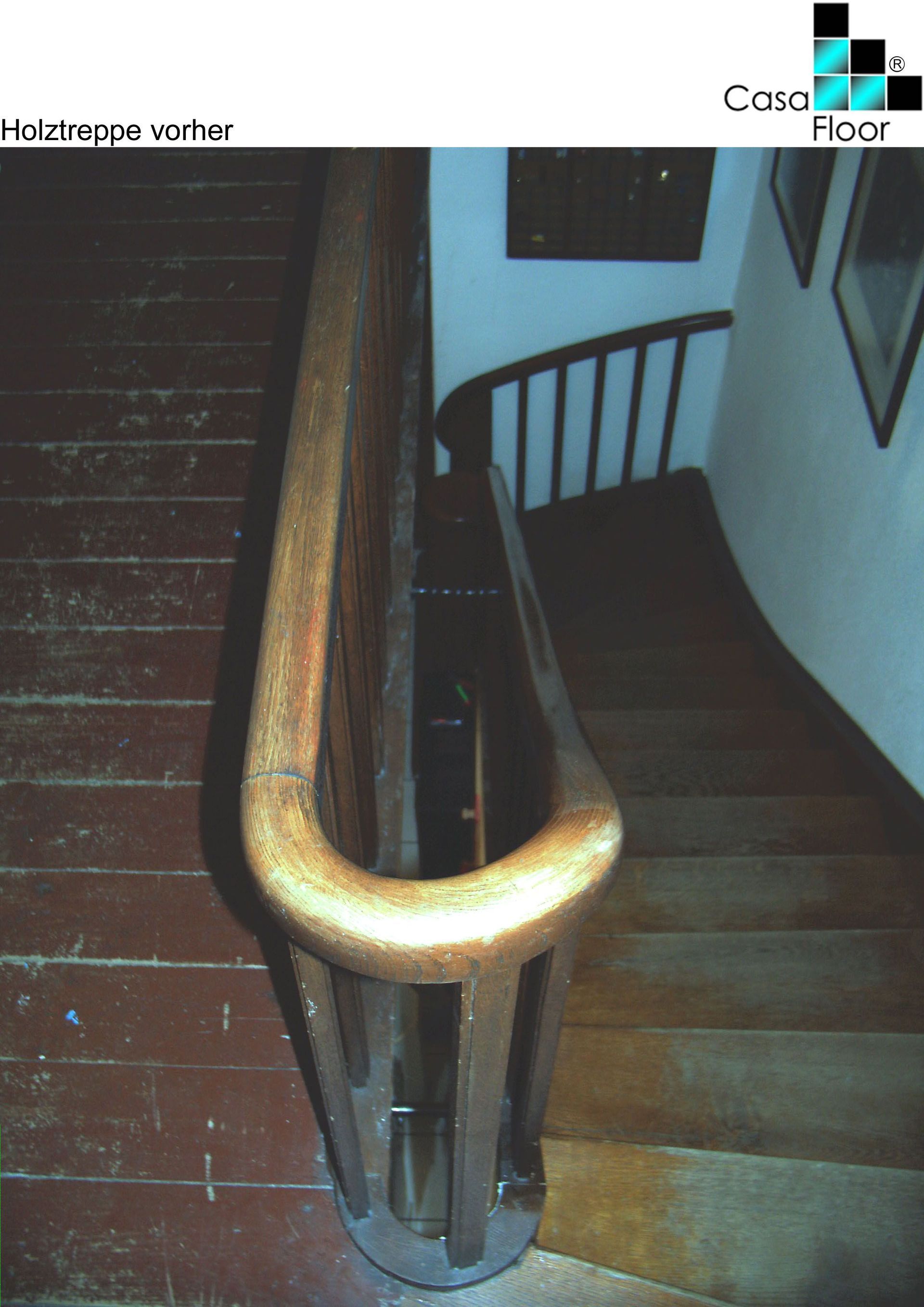 Treppenhaus aus Holz vor Renovierung