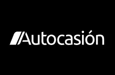 Logotipo blanco de Autocasión sobre fondo negro
