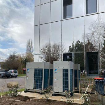 Un bâtiment miroir