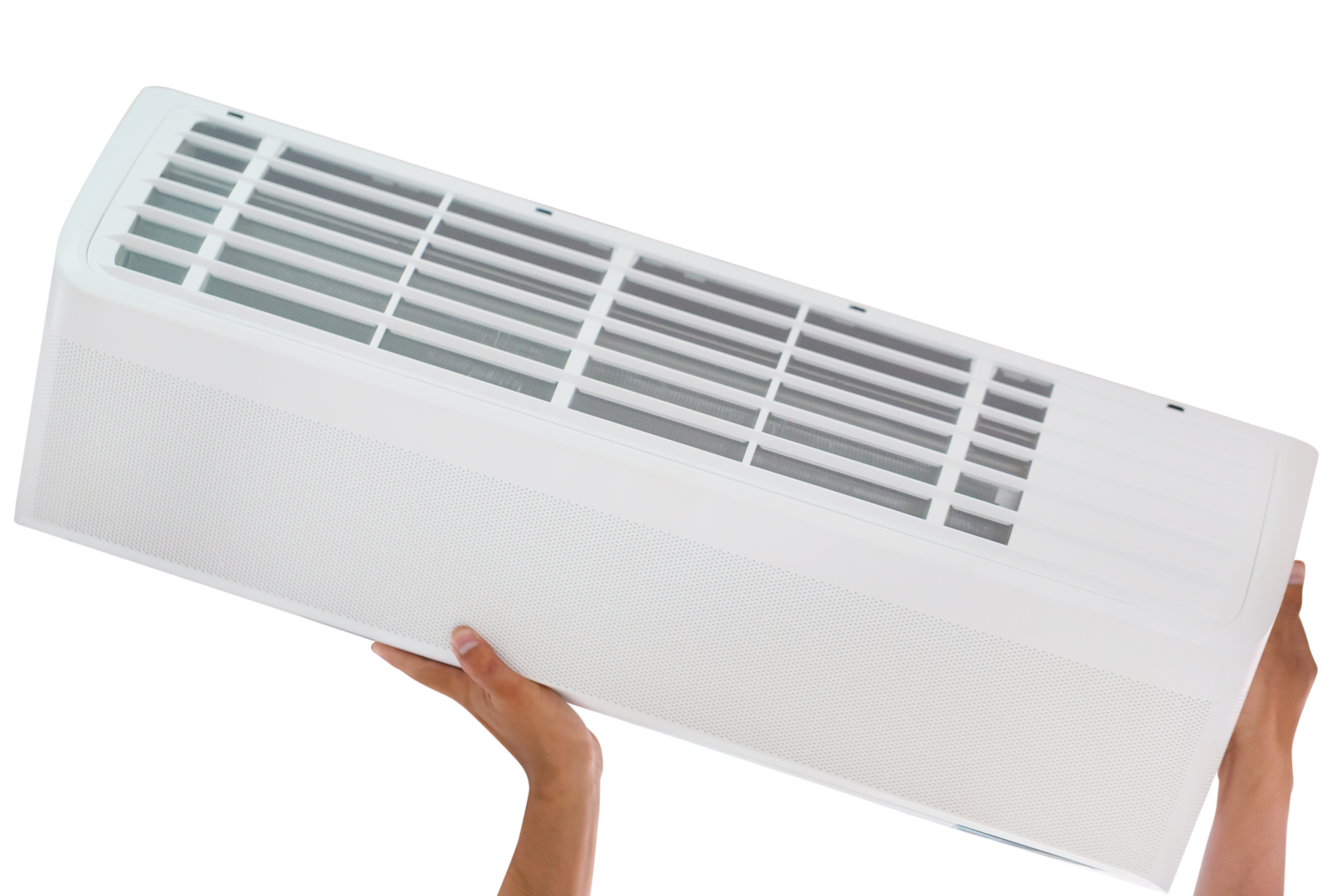 Deux mains tiennent une climatisation