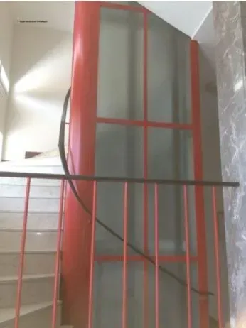 construction métallique rouge