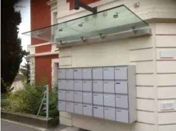 boîtes aux lettres couvertes