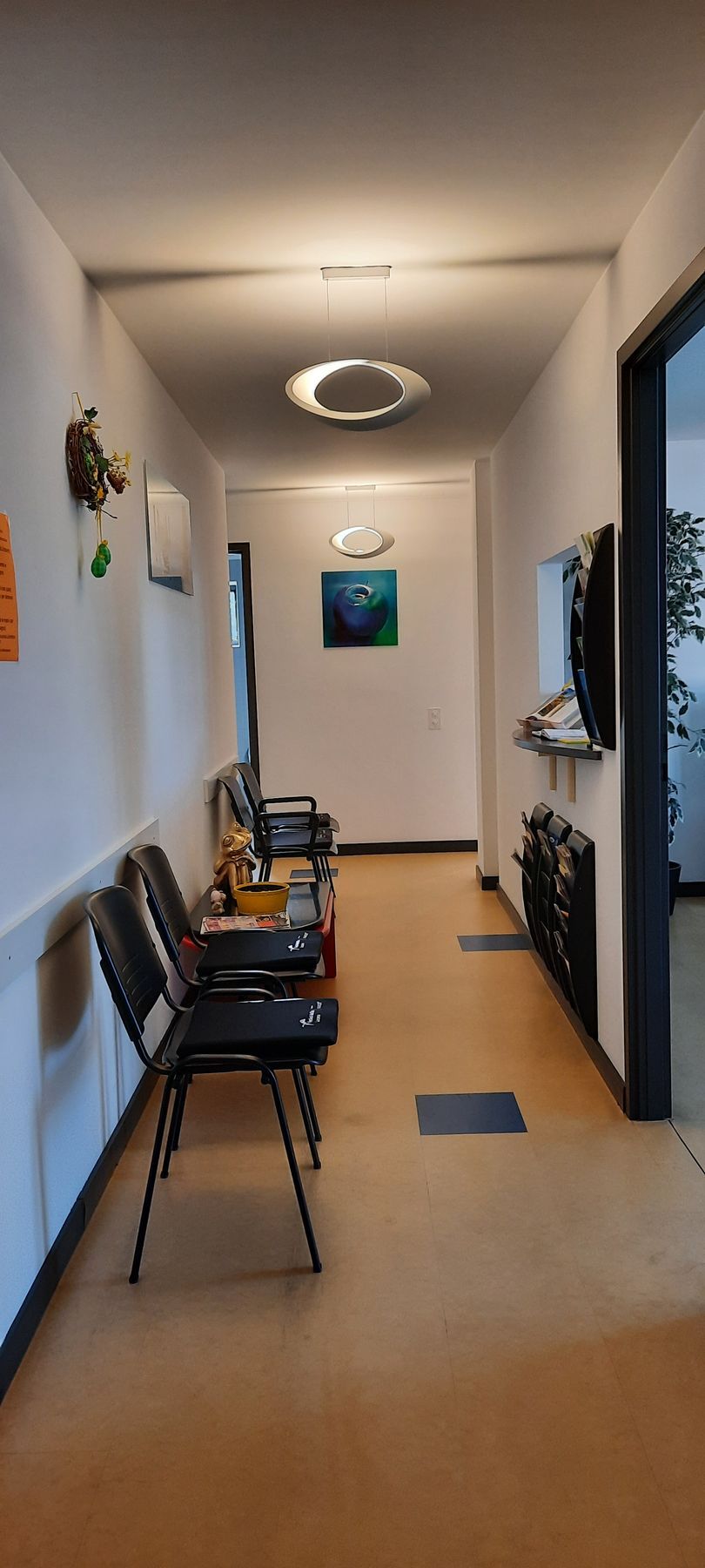 Settore d'attesa studio - Fisioterapia Tesserete di P. Hermans