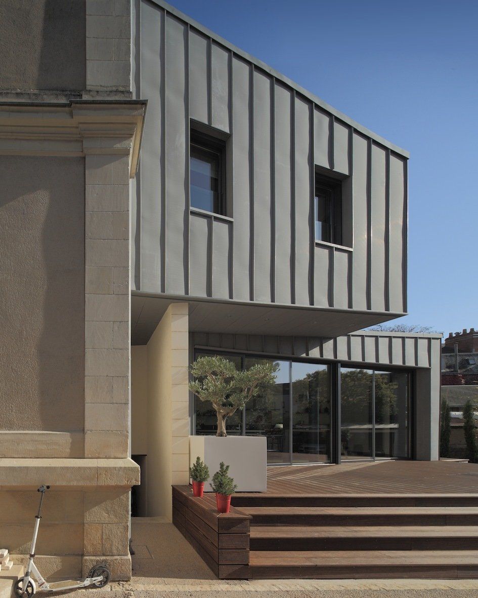 Bardage en bois sur bâtiment public