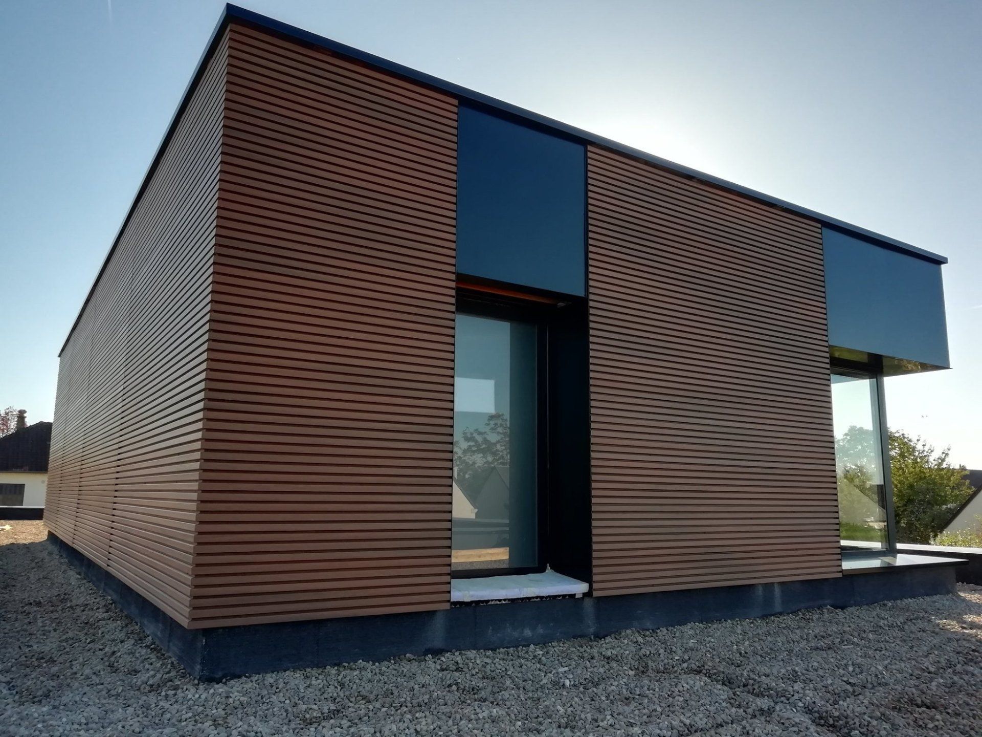 Maison moderne avec bardage en bois fin