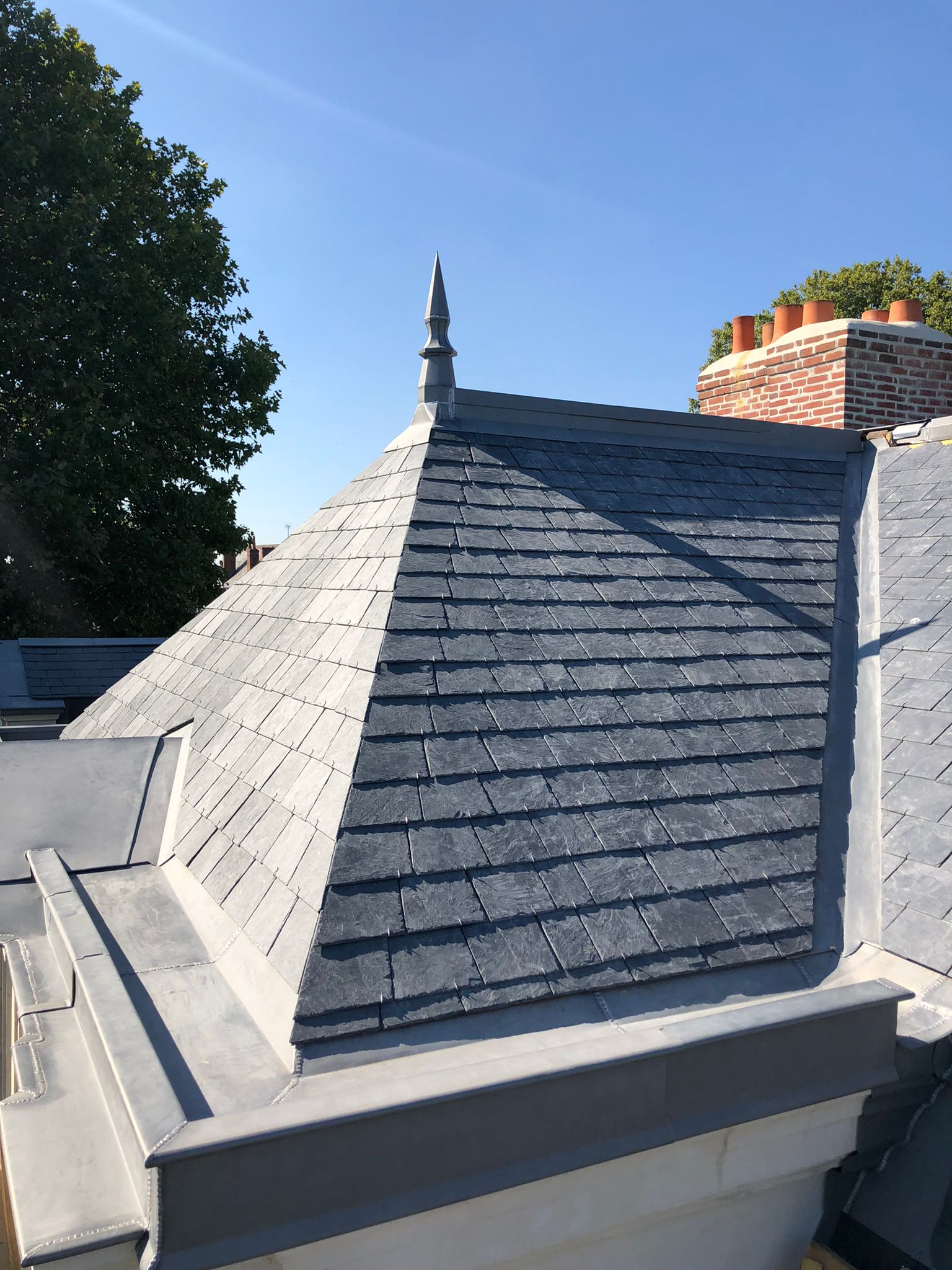 Arrêtier d'une toiture en ardoise