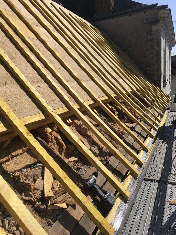 Isolation d'une couverture avec vue sur les chevrons