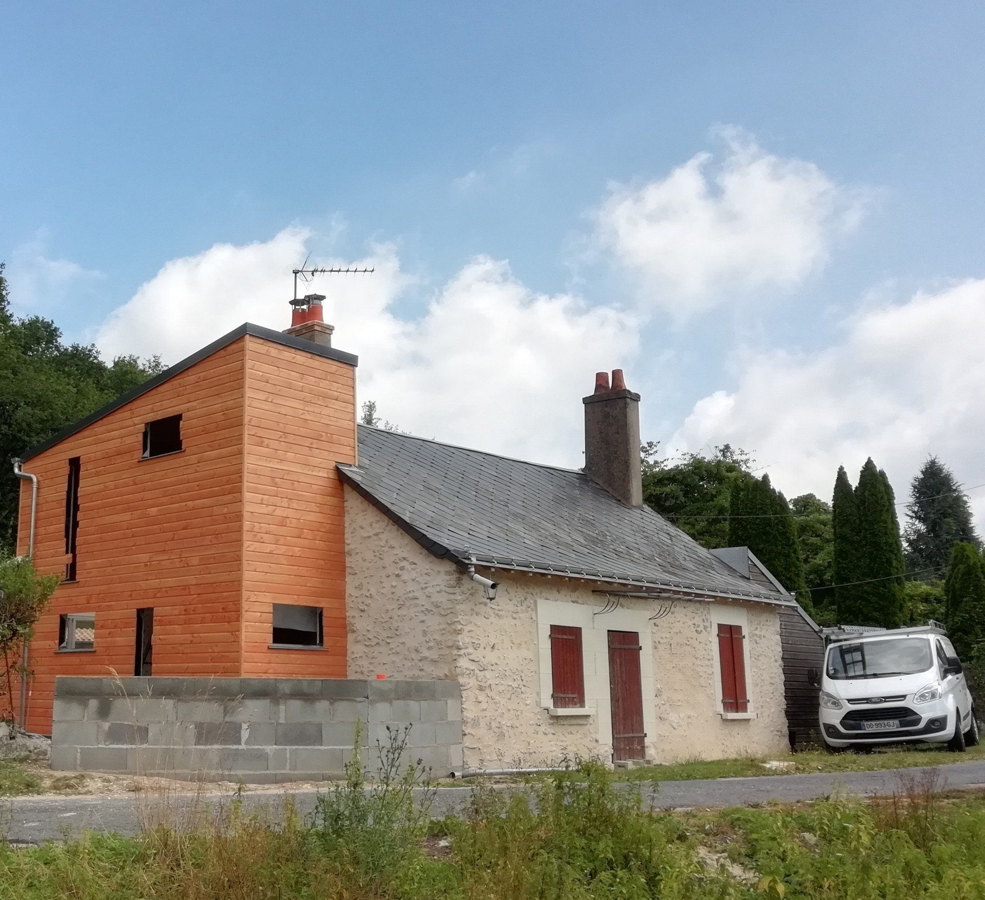 Extension d'une maison avec bardage en bois orange