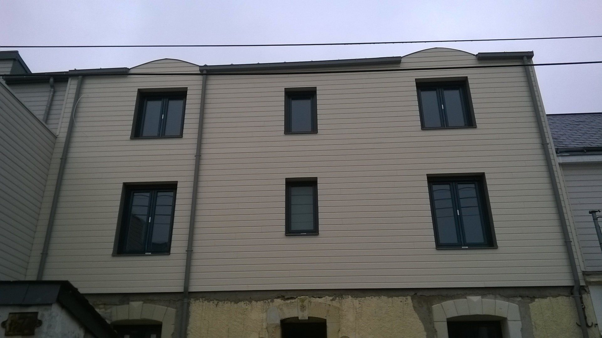 Bardage en bois pour petit immeuble