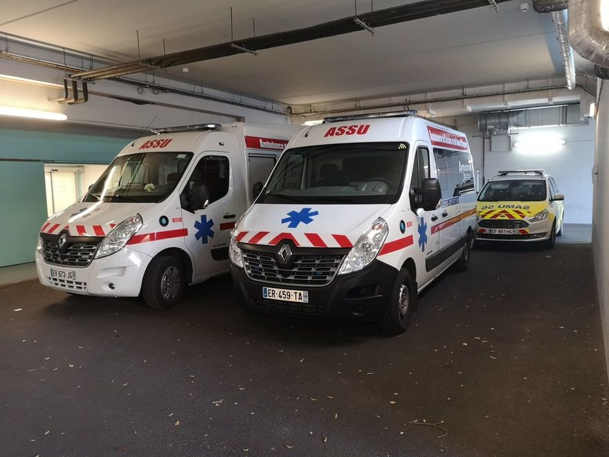 Des ambulances ASSU.