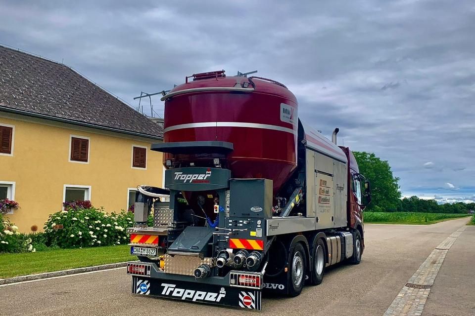 Mahl- und Mischdienst GmbH Gertraud MAIER, Mischer beim Einsatz in Österreich