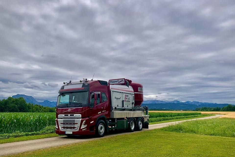 Mahl- und Mischdienst GmbH Gertraud MAIER, Mischer auf Straße