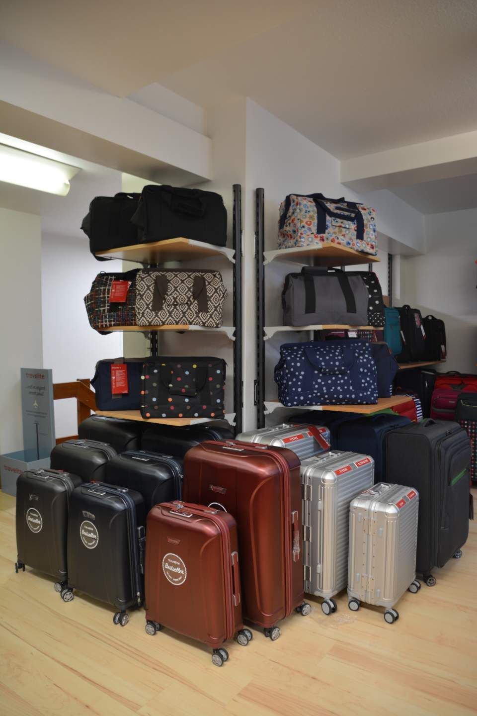 Ledertaschen und Koffer in verschiedenen Größen