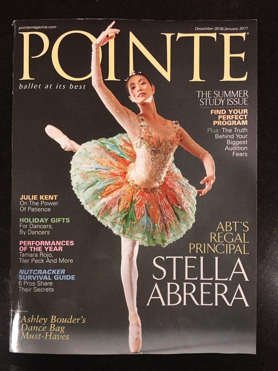 Portada de la revista Pointe con una bailarina de ballet con un tutú rosa sobre fondo negro, titulada 