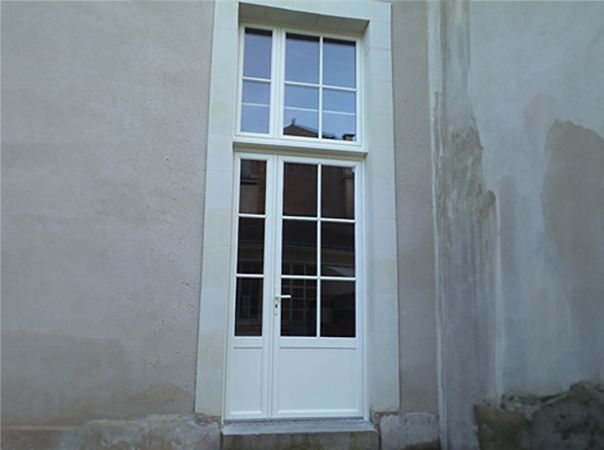 Porte fenêtre à carreaux