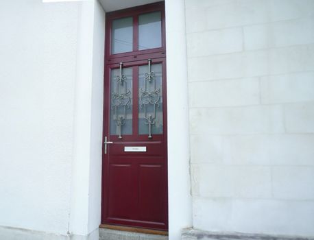 porte moderne rouge
