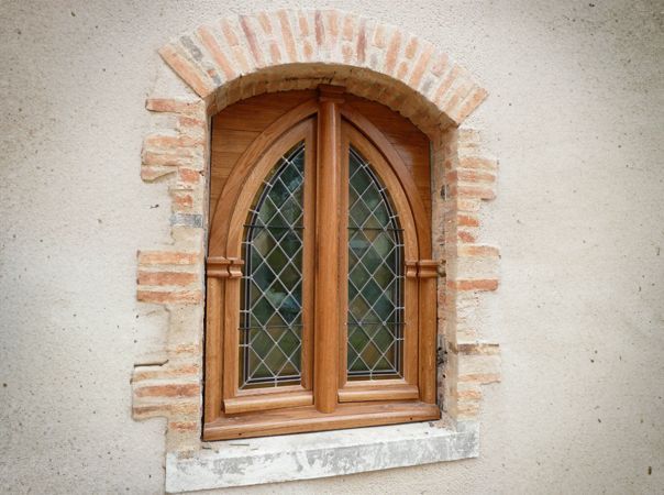 fenêtre bois et vitrail