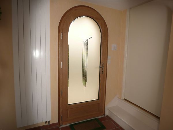 porte vitrée contemporaine arrondie vue intérieure