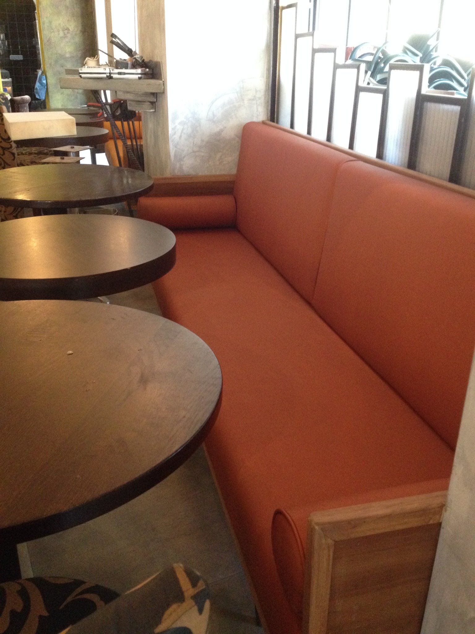 Banquette bar