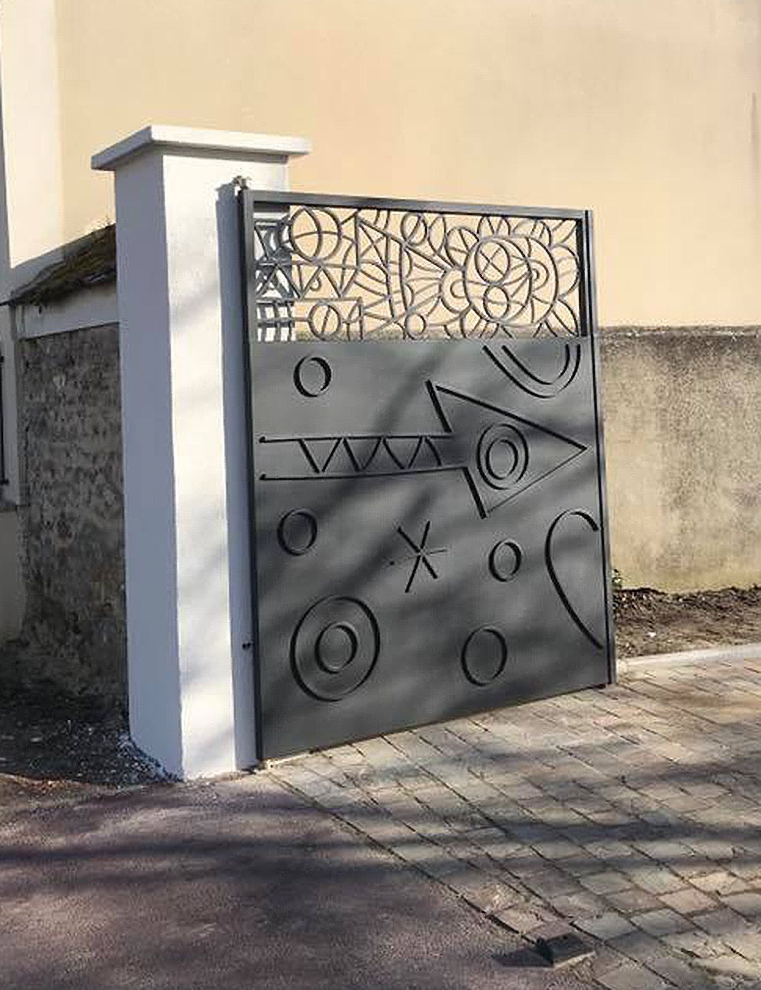 Partie d'un portail ouvert.