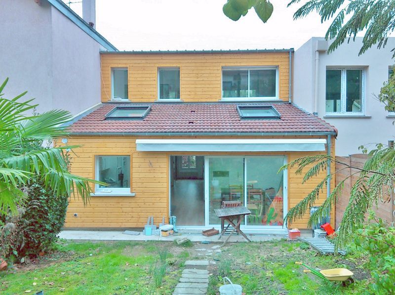 Côté cour de l'extension et surélévation d’un pavillon à Chaville 04.