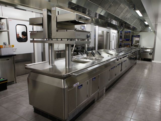 Installation et entretien d'une cuisine professionnelle pour un restaurant  proche Fécamp 76 - SAV Froid Equipements