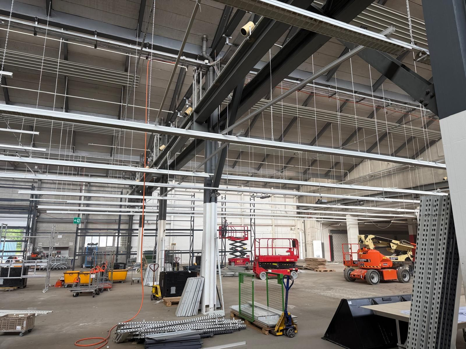 Deckenbeleuchtung in einer Lagerhale