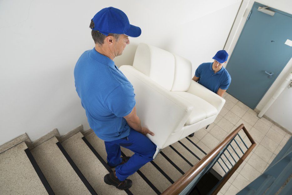 ¿Pensando en renovar tu salón? Descubre qué hacer con tus muebles antiguos