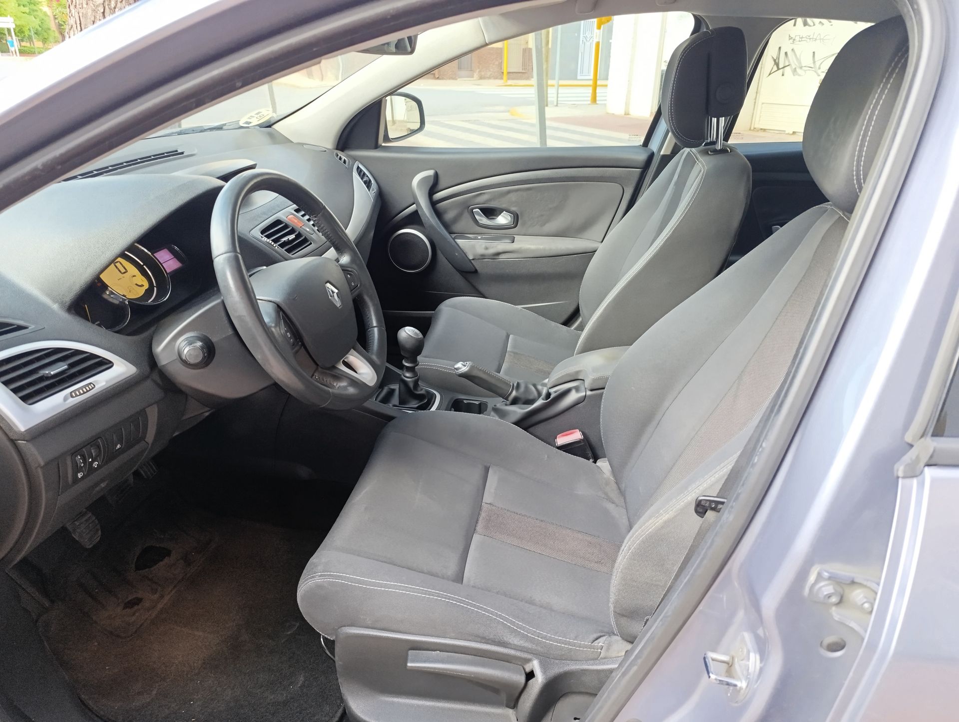 PRECIO VENTA 5500 EUROS GARANTIA 12 MESES MECANICA 
REVISION Y MANTENIMIENTO INCLUIDAO ,ITV 
GESTION DE TRASFERENCIA 