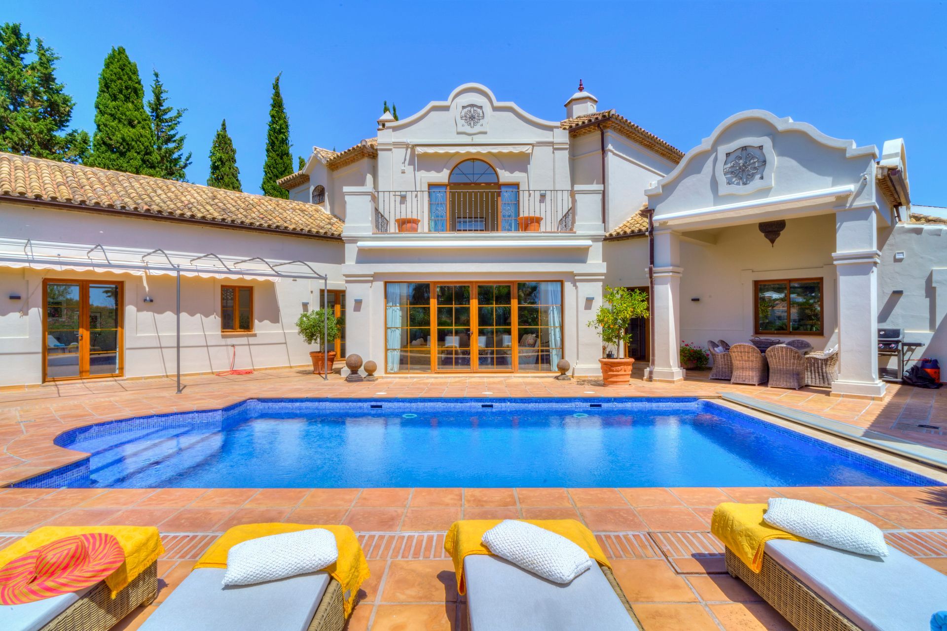From €800 to €2000 per night