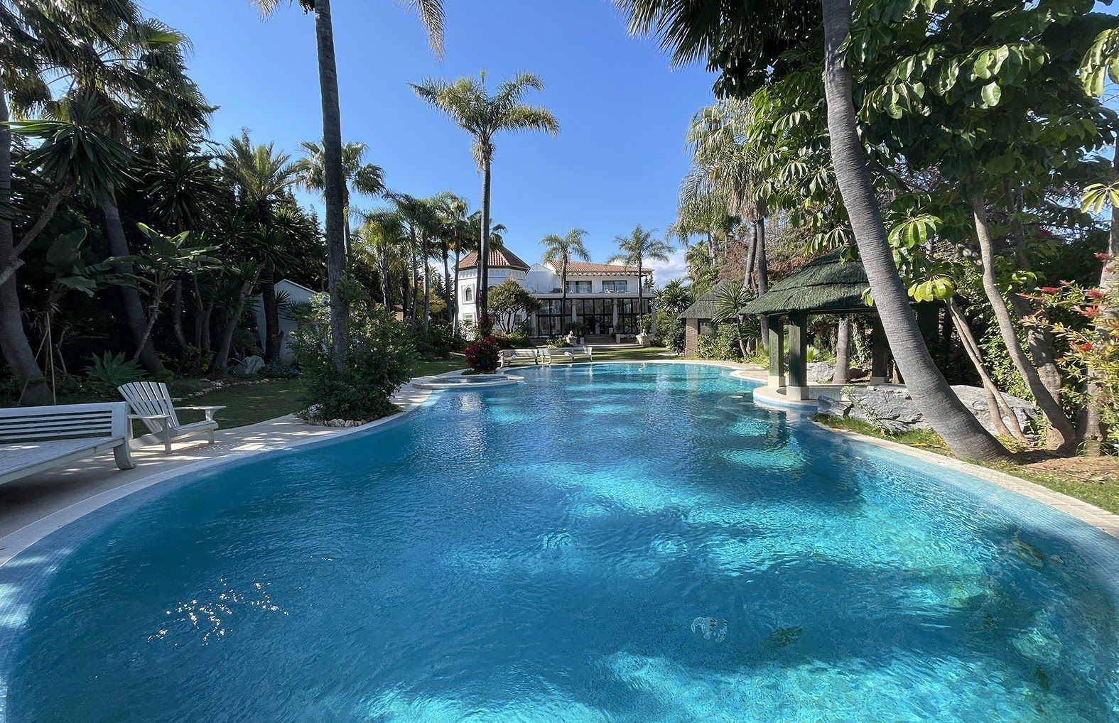 From €7500 to €8500 per night