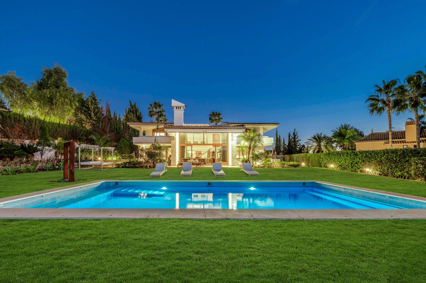 From €800 to €1500 per night