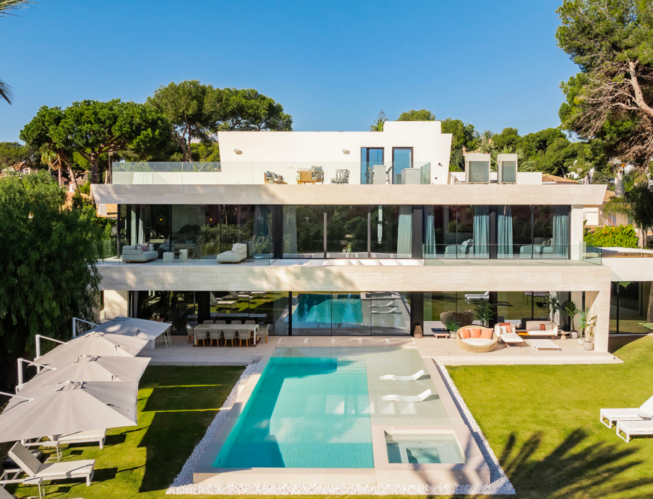 From €4000 to €6500 per night 