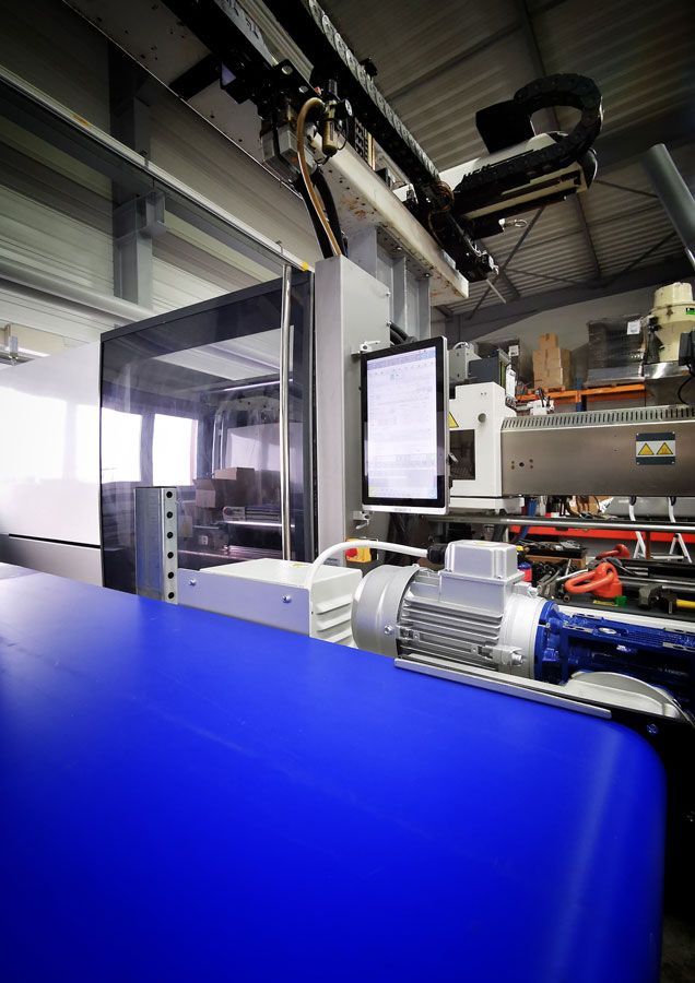 Machine industrielle pour la création de pièces en plastiques.