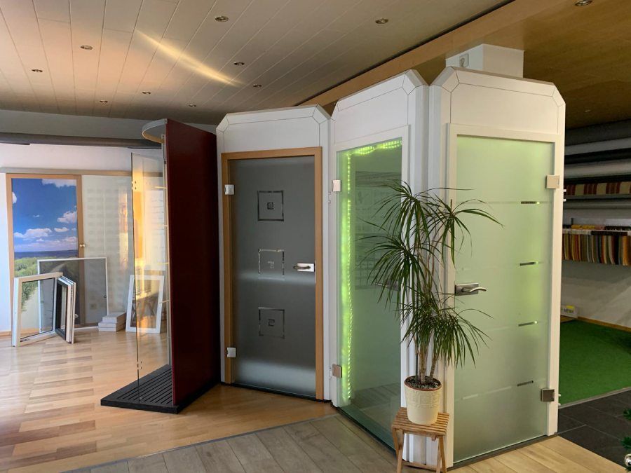 Ausstellung Produkte und Türen von Kaesbach & Krull