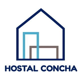 Logotipo de Hostal Concha con el contorno de una casa en azul marino, formas de puertas azules y grises, y texto debajo.