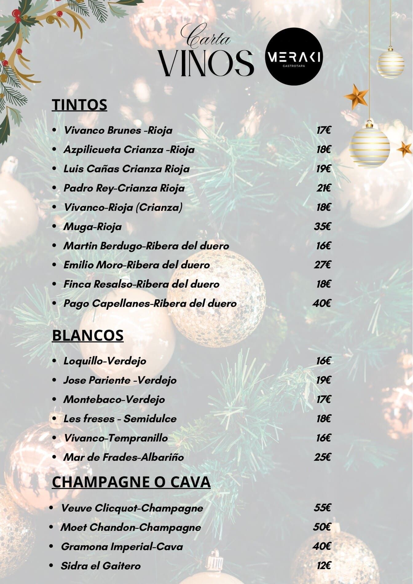 Carta de vinos con listas de vinos tintos, blancos y espumosos, adornada con adornos navideños.