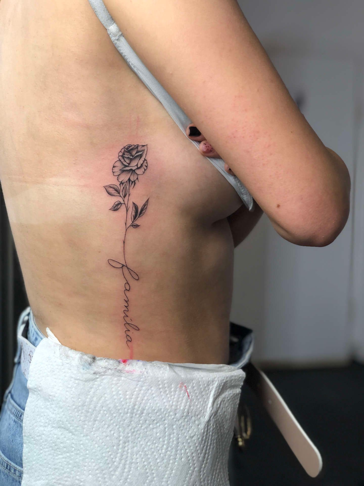 Tattoo Blume Taille Side