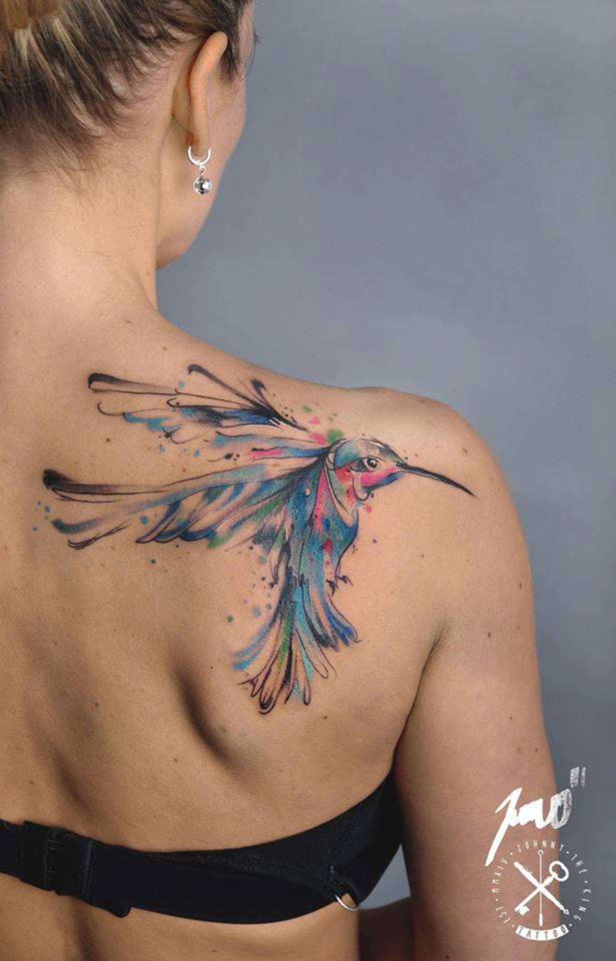 Tattoo Aquarelltechnik Vogel Schulterblatt
