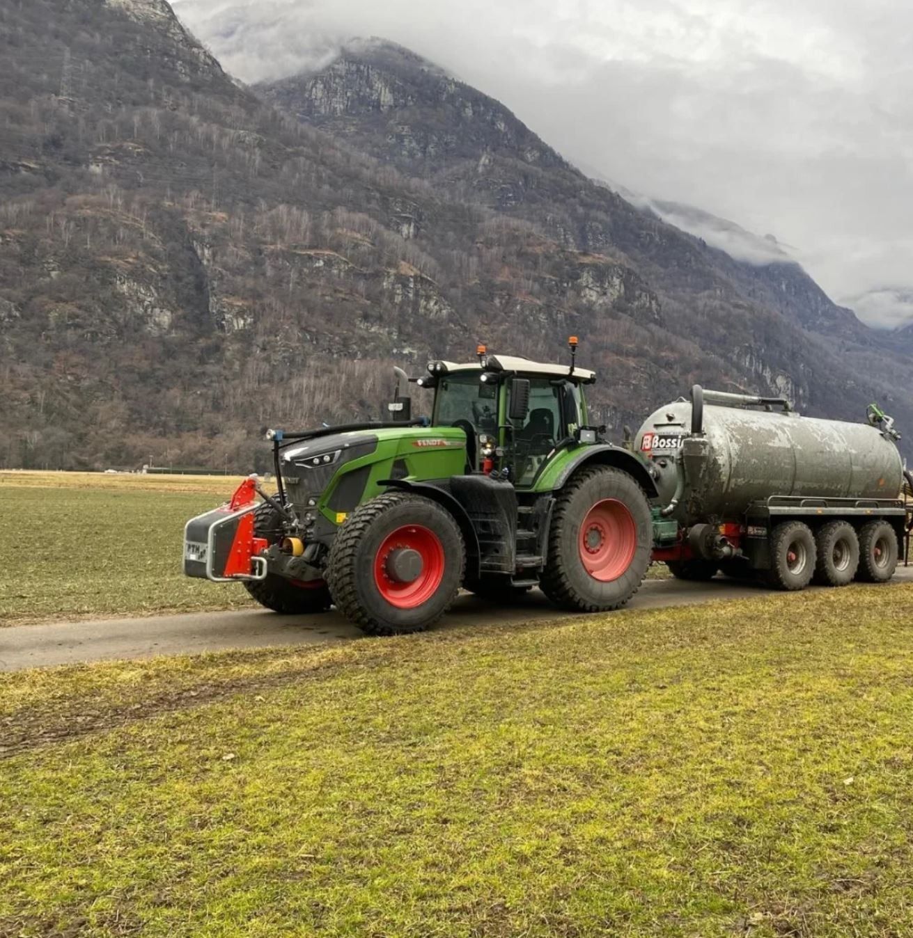 Azienda Agricola Mirko Bassi﻿ - spargimento liquami
