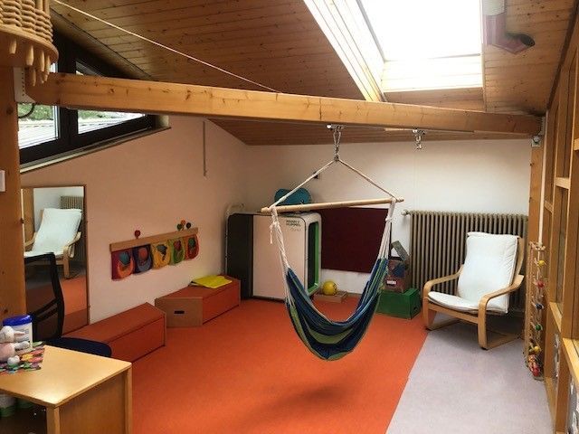 Spielraum mit Hängematte in der Kita St. Christophorus