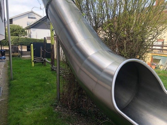 Rutsche im Garten der Kita St. Christophorus
