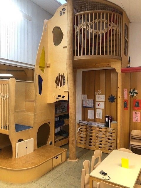 Kinder-Spielturm im Innenbereich der Kita St. Christophorus