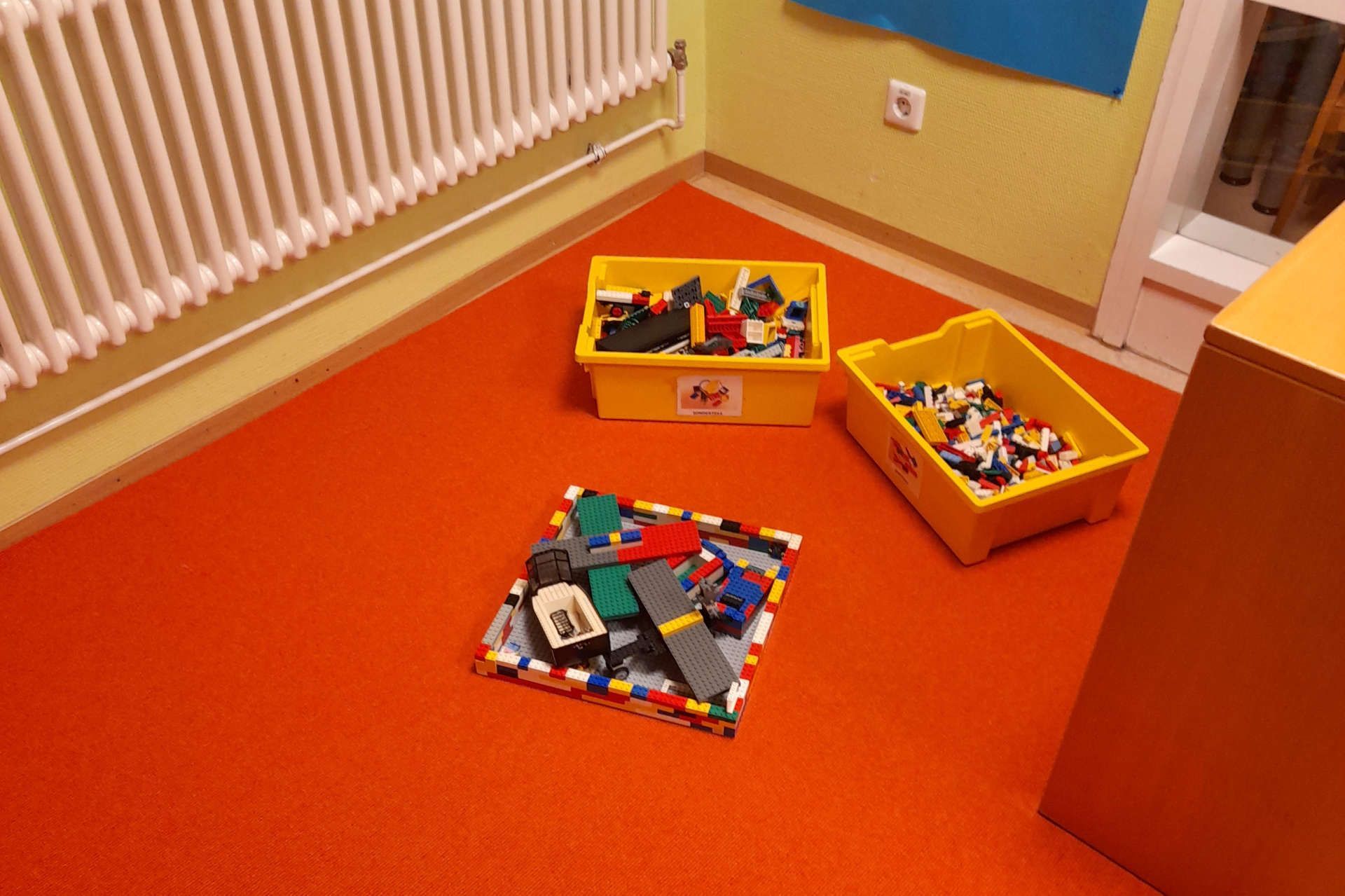 Spielzeug und Legosteine der Mäusegruppe in der Kita St. Elisabeth