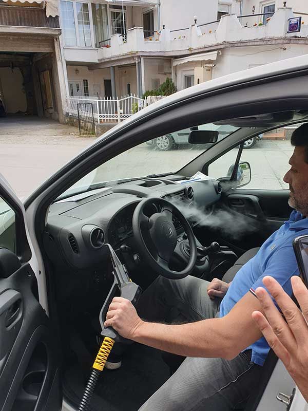 Απολύμανση αεραγωγών αυτοκινήτου με ατμοκαθαριστή