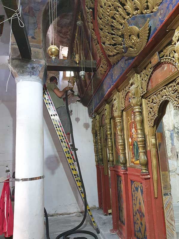 Καθαρισμός εκκλησιαστικού χώρου