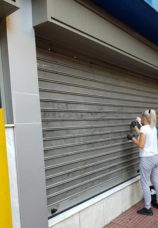 Καθαρισμός ηλεκτροστατικής βαφής από γράφιτι