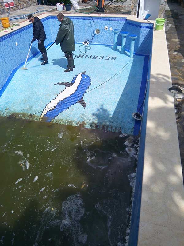 Καθαρισμός πισίνας