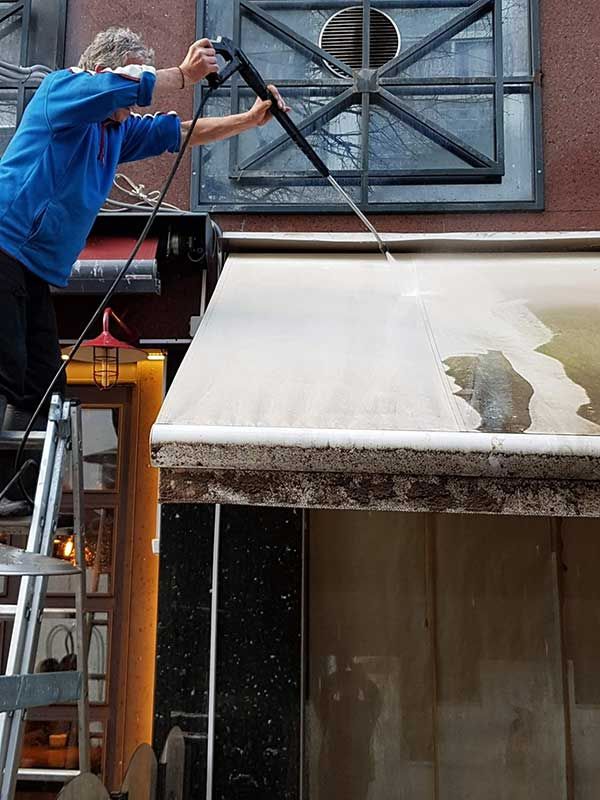 Καθαρισμός τέντας από μούχλα